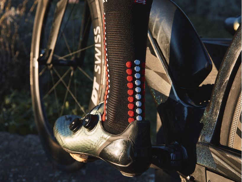 PRO RACING SOCKS V4.0 BIKE - BLACKRED